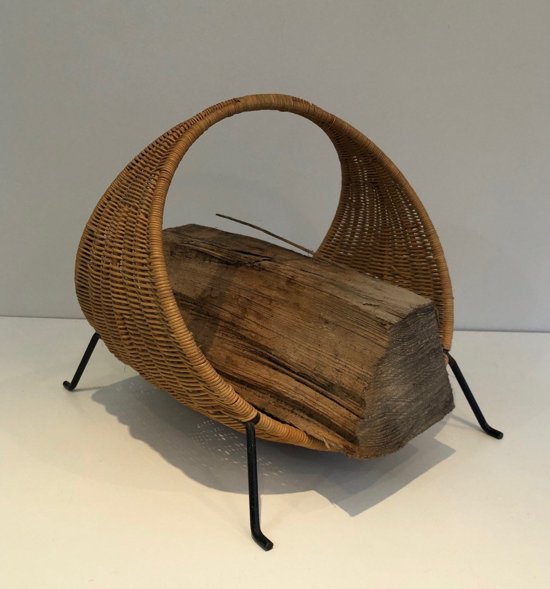 Porte-bûches Design En Métal Laqué Noir Et Rotin. Travail Français. Vers 1970-photo-7