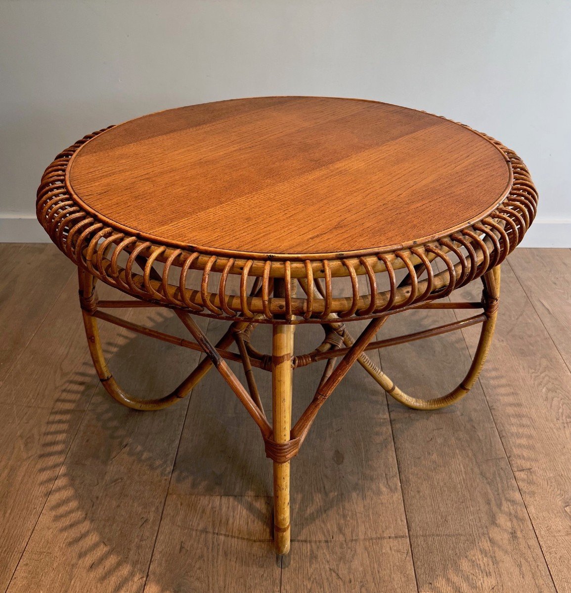 Table basse ronde en rotin à plateau de bois. Travail Italien de Franco Albini. Vers 1950-photo-4