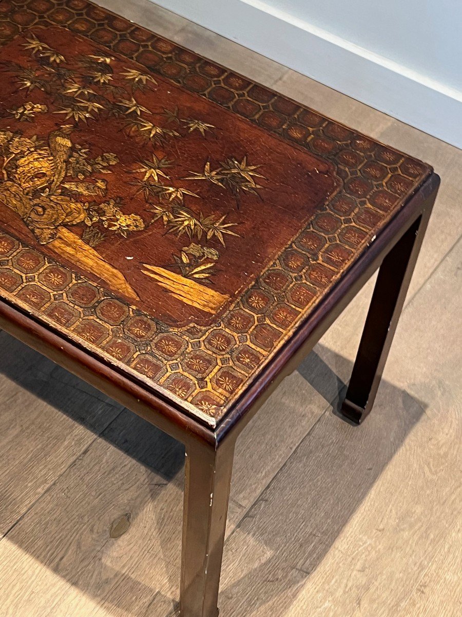 Suite Of Three Burgundy Lacquered Nesting Tables Decorated With Gilding From Chinese Scenes-photo-3