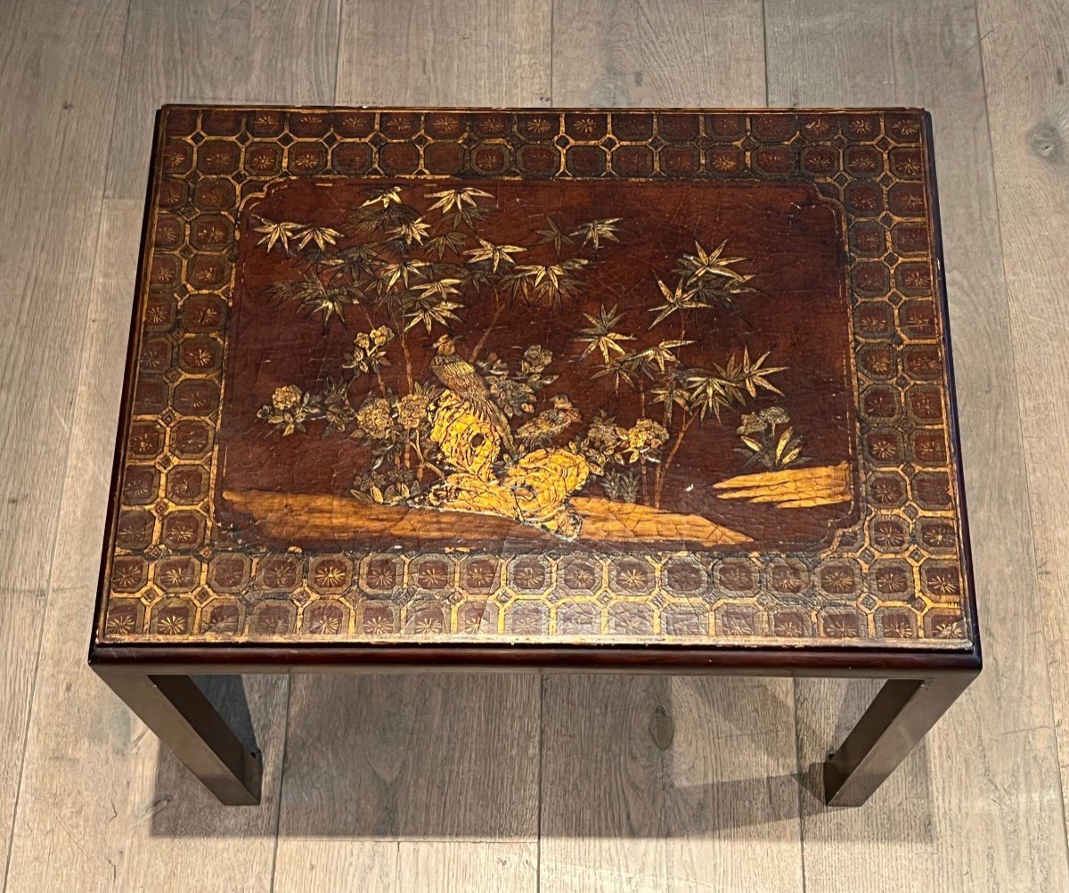 Suite Of Three Burgundy Lacquered Nesting Tables Decorated With Gilding From Chinese Scenes-photo-1