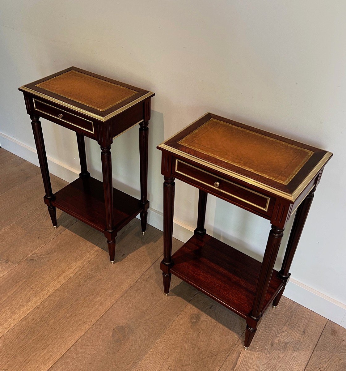 Pair Of Mahogany And Brass Side Tables With Leather Tops In The Style Of Maison Jansen-photo-3