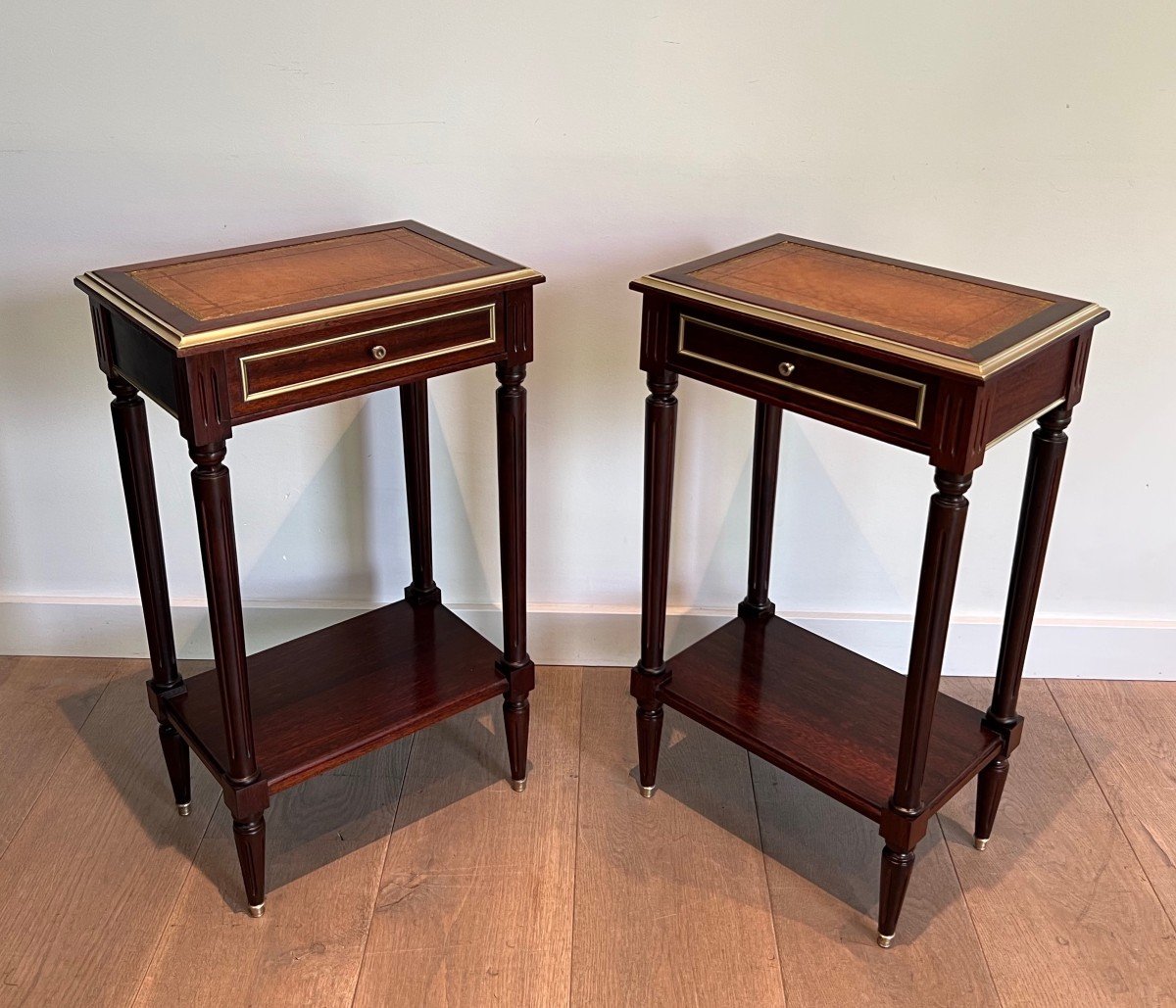 Pair Of Mahogany And Brass Side Tables With Leather Tops In The Style Of Maison Jansen-photo-8