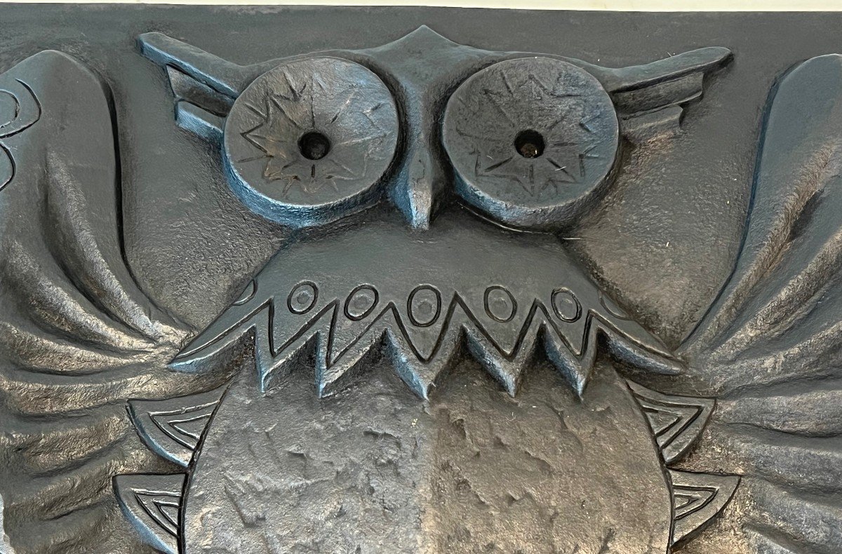 Modernist Cast Iron Fireback Showing An Owl-photo-1