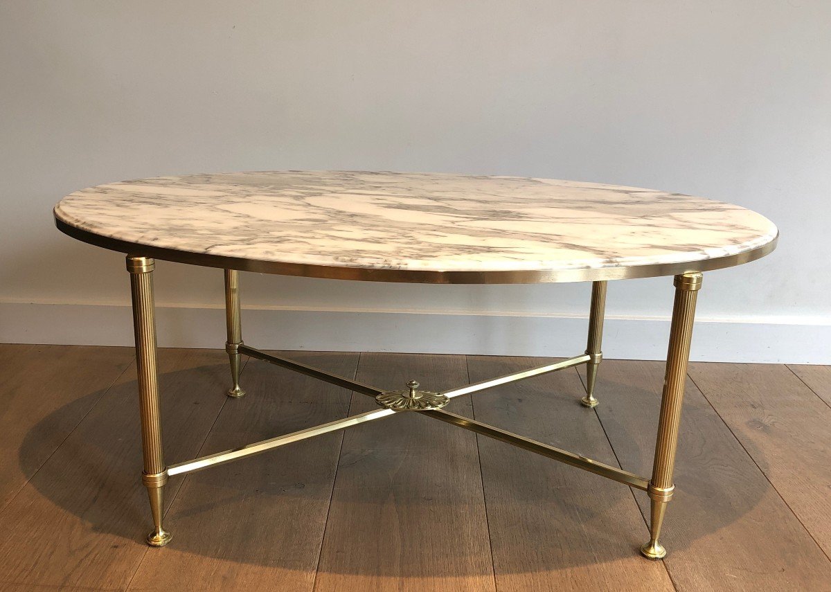 Table Basse Ovale De Style Néoclassique En Laiton Et Plateau De Marbre De Carrare. -photo-2