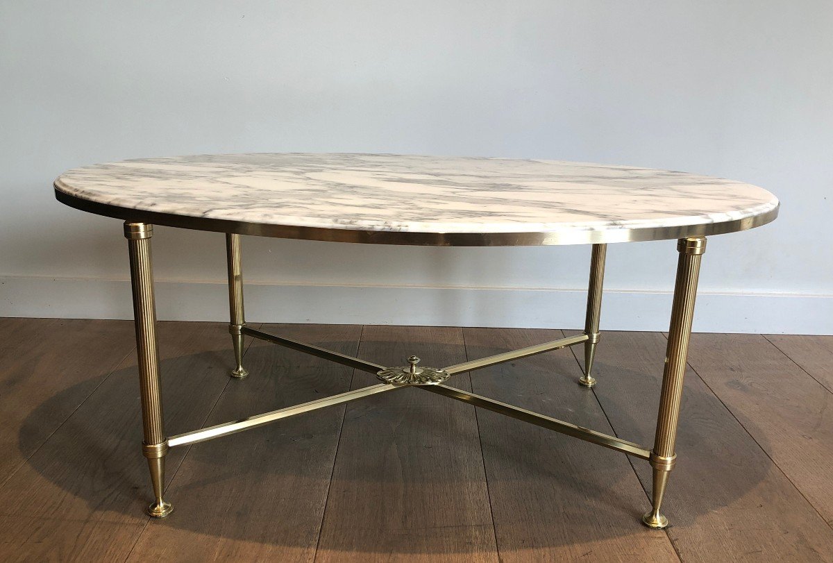 Table Basse Ovale De Style Néoclassique En Laiton Et Plateau De Marbre De Carrare. -photo-5