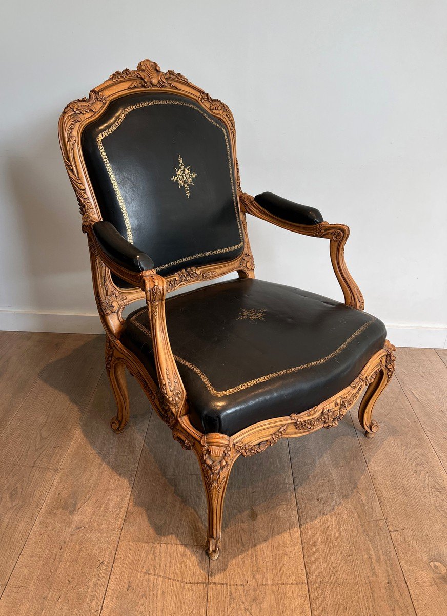 Queen's Armchair Made Of Carved Walnut Upholstered In Black Leather With Iron-gilded Border-photo-2