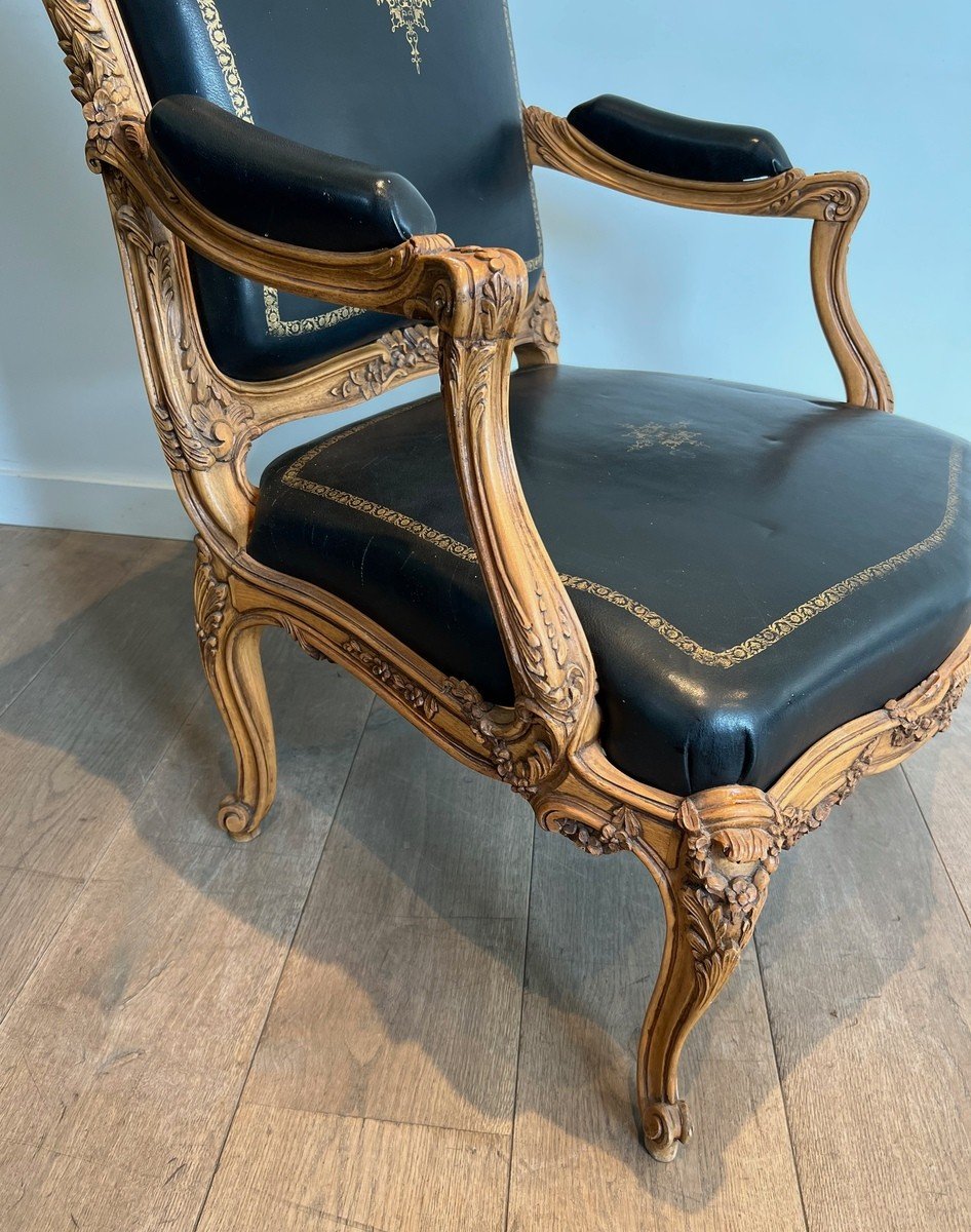 Queen's Armchair Made Of Carved Walnut Upholstered In Black Leather With Iron-gilded Border-photo-4