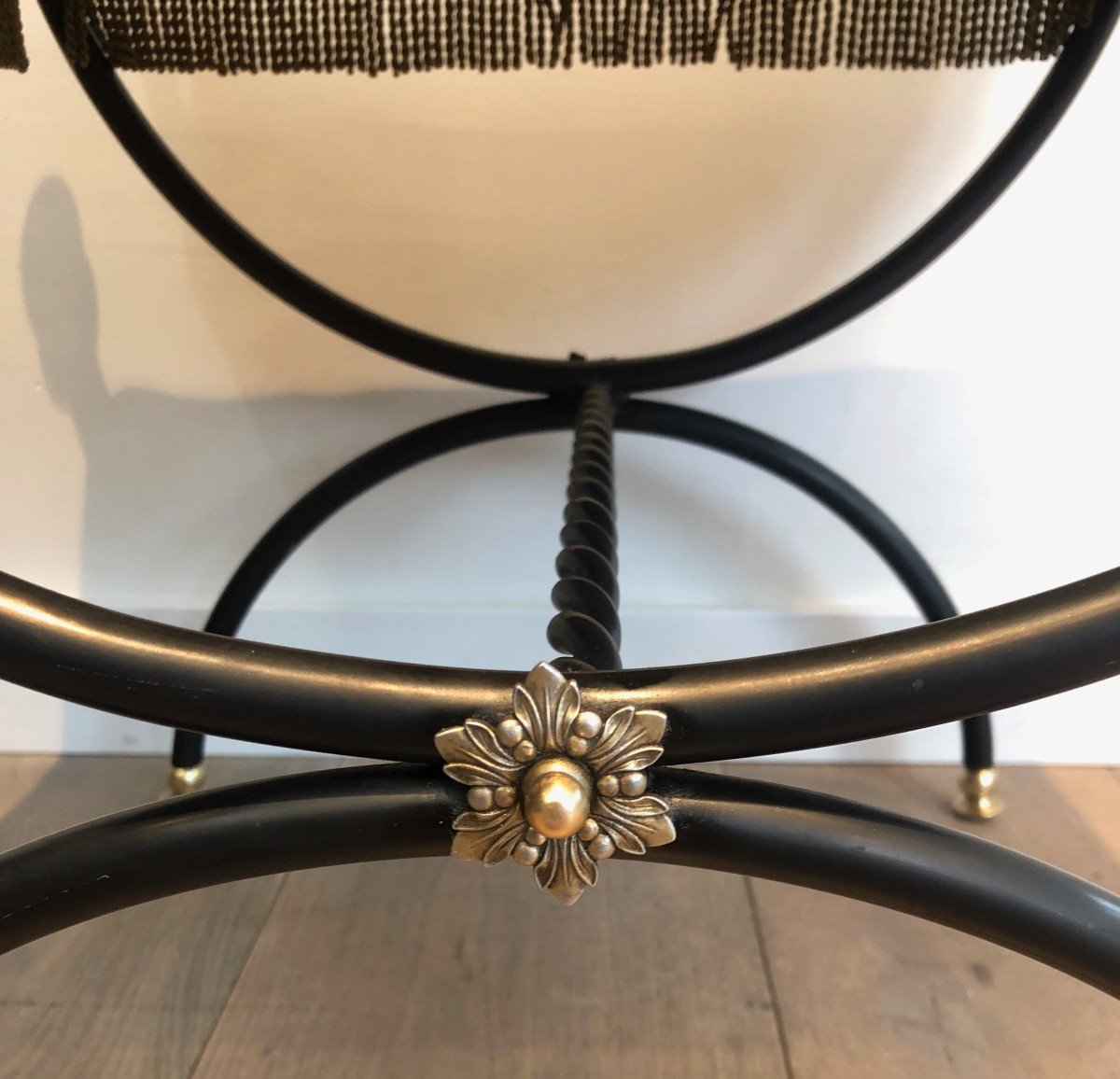 Tabouret De Style Néoclassique En Métal Laqué Noir, Laiton Et Velours-photo-6
