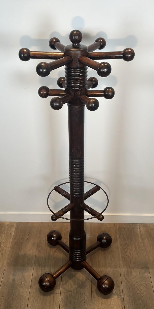 Porte-manteaux Brutaliste En Chêne Sculpté. Travail Français De Charles Dudouyt. Vers 1950
