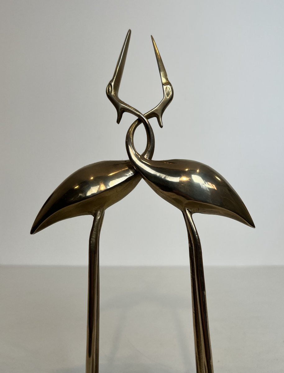 Sculpture en laiton représentant 2 oiseaux enlacés. Travail Français. Vers 1970-photo-1