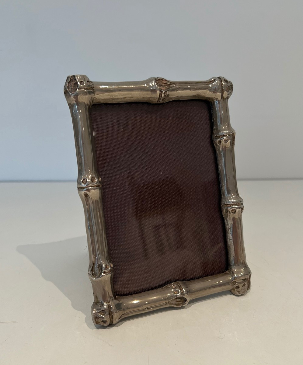 Petit cadre en bronze argenté. Travail Français de la Maison Bqguès. Vers 1940
