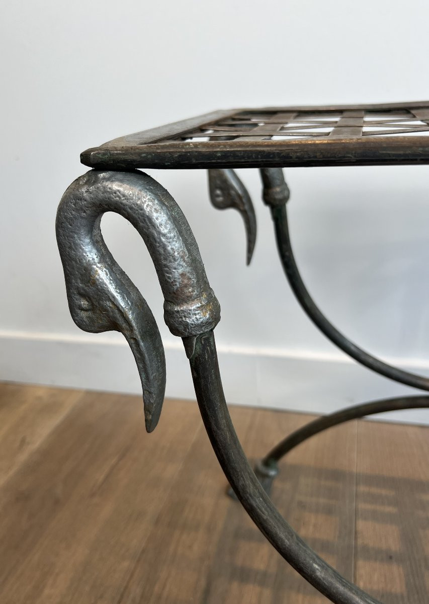 Tabouret curule de style néoclassique en acier orné de têtes de canard et pied en laiton. -photo-3