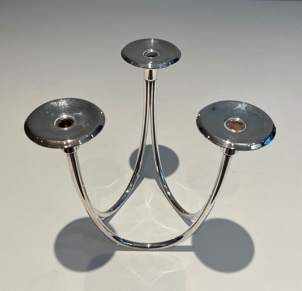Bougeoir design en métal argenté à 3 bougies. Travail Français. Vers 1970-photo-1
