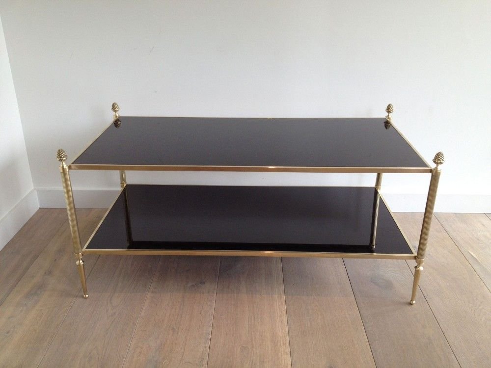 Table basse de style néoclassique en bronze et laiton à double plateaux de verres laqués noirs.-photo-2