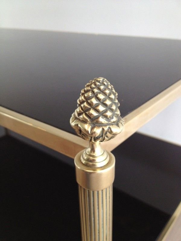 Table basse de style néoclassique en bronze et laiton à double plateaux de verres laqués noirs.-photo-4