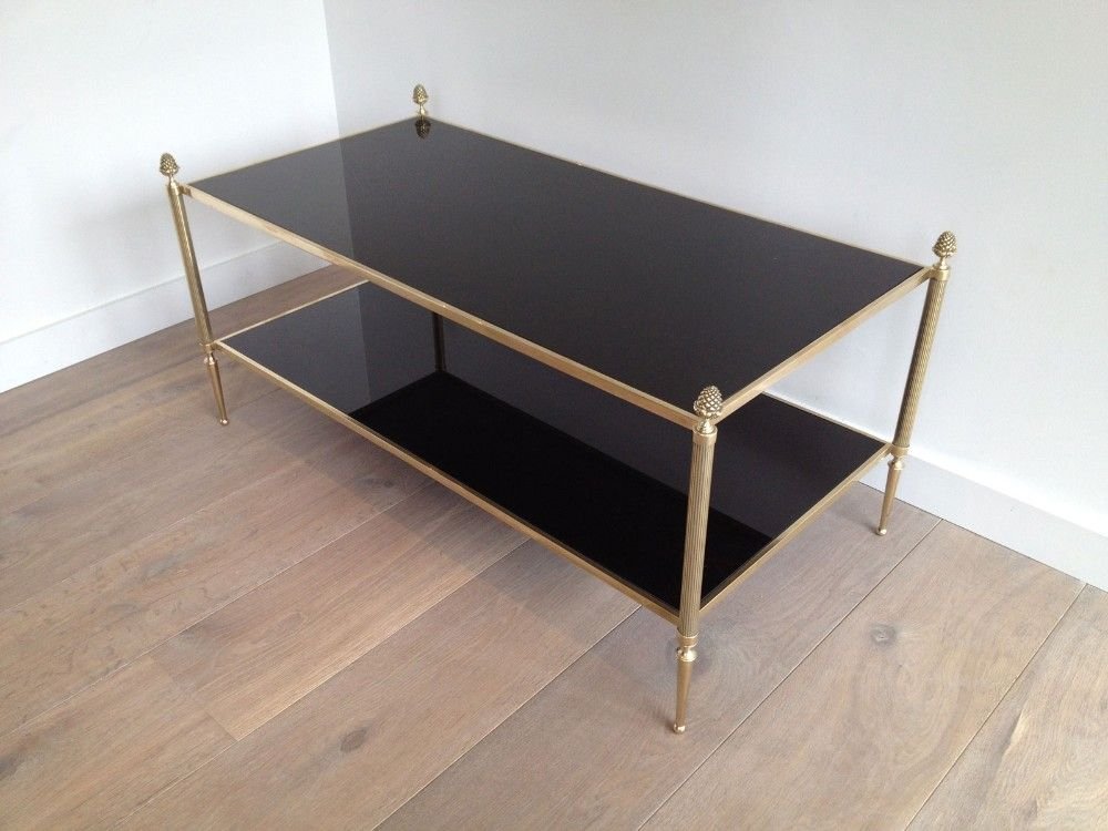Table basse de style néoclassique en bronze et laiton à double plateaux de verres laqués noirs.-photo-5