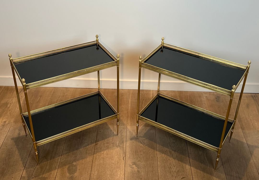 Paire de Boûts de Canapé de Style Néoclassique en Laiton et Plateaux de Verre Laqué Noir de la -photo-8