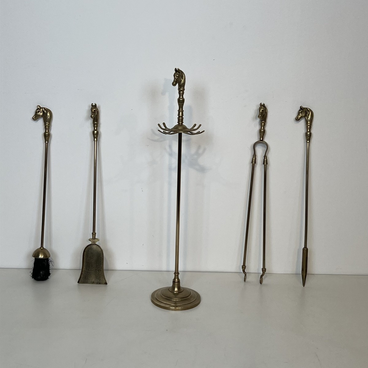 Nécessaire de feu en laiton modèle tête de cheval. Travail Français. Vers 1950-photo-3