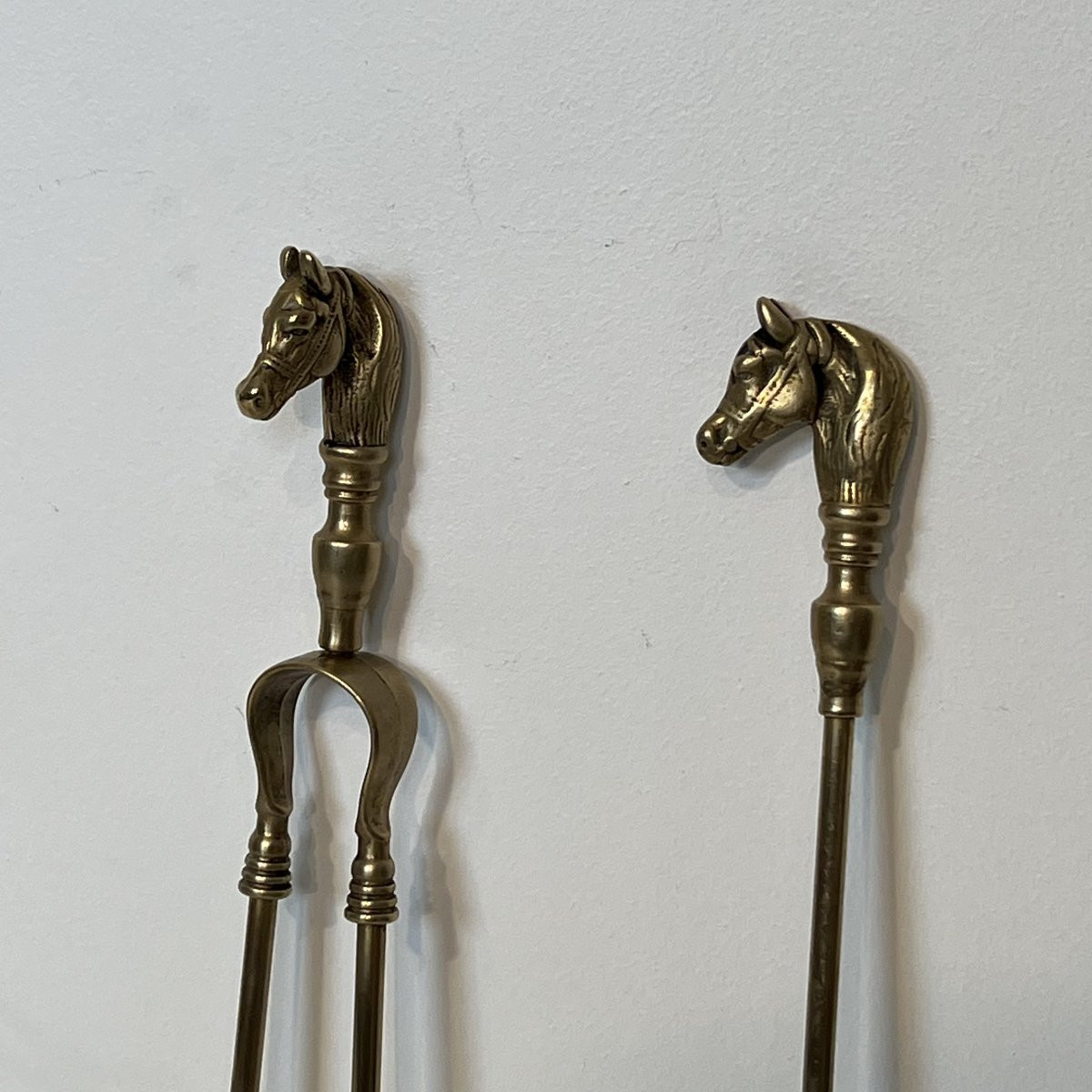 Nécessaire de feu en laiton modèle tête de cheval. Travail Français. Vers 1950-photo-4