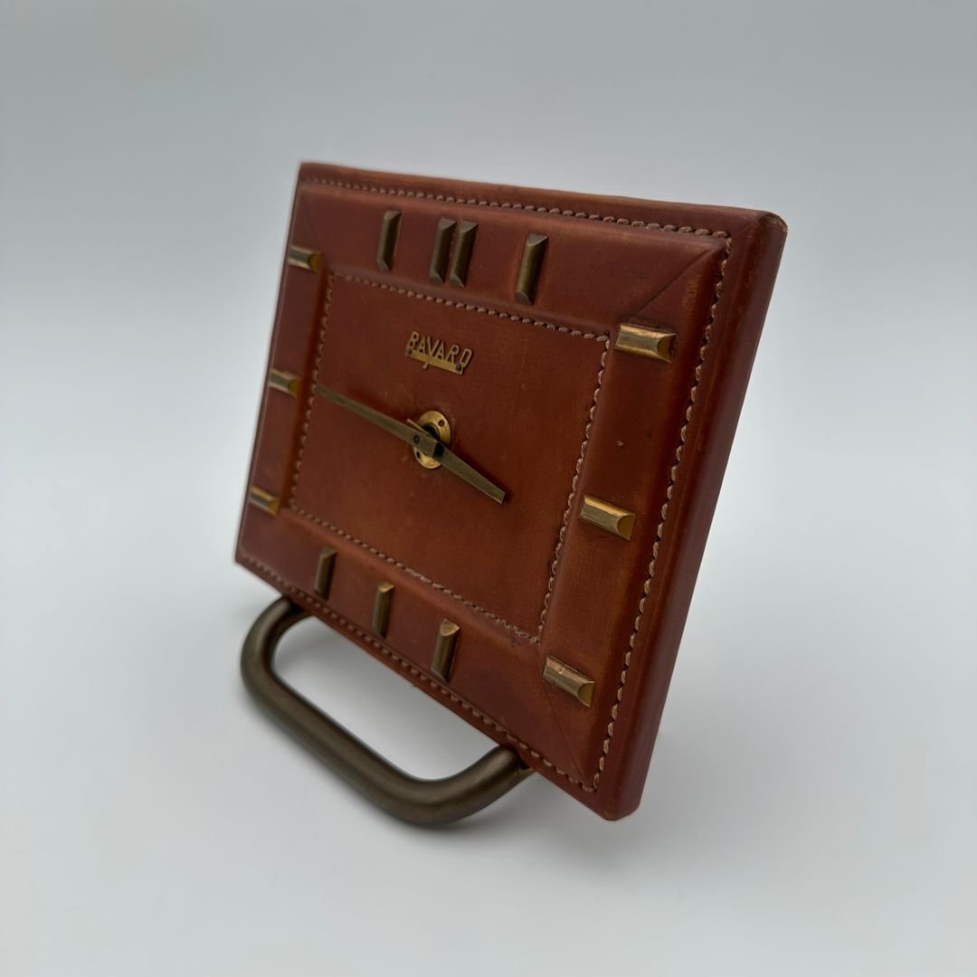 Horloge de bureau Bayard en cuir gainé et laiton – France, 1953-photo-3