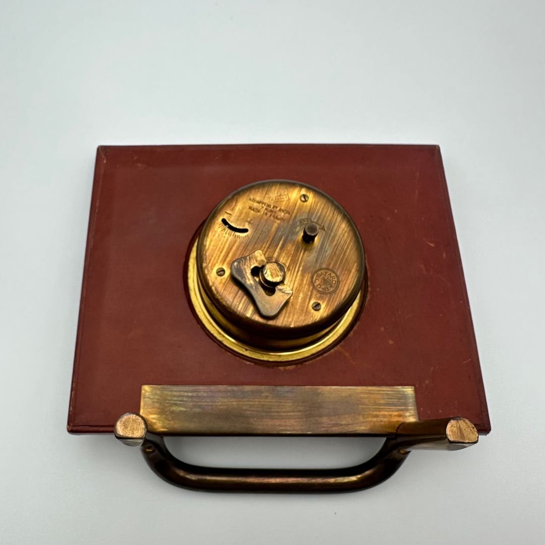 Horloge de bureau Bayard en cuir gainé et laiton – France, 1953-photo-2