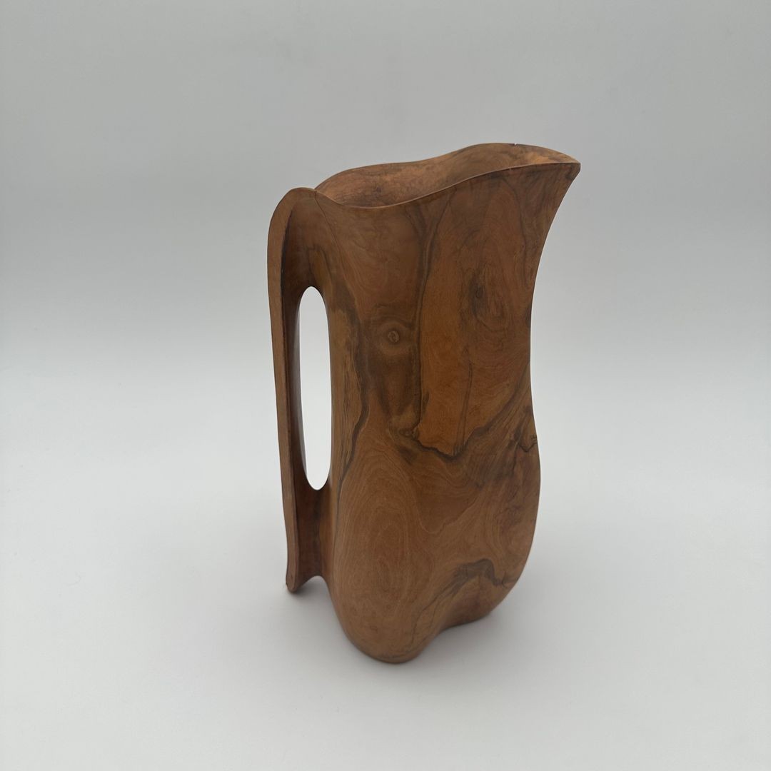 Pichet sculptural en bois, dans le goût d’Alexandre Noll – Travail français, années 1950