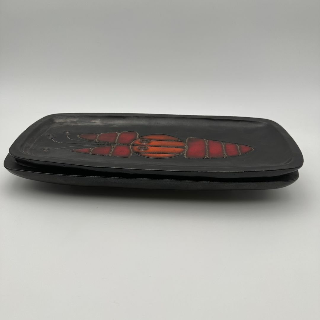 Paire de plats en céramique noire au décor de poisson de Oswald Tieberghien vers 1970-photo-2