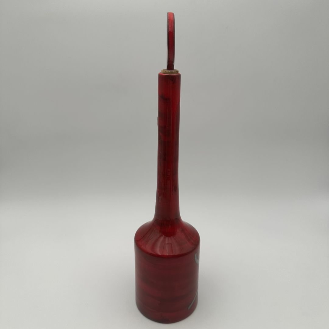 Bouteille moderniste en céramique émaillée rouge à bouchon sculptural – Signée, vers 1970-photo-5