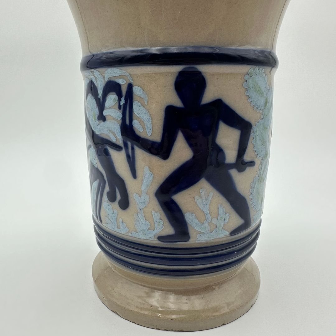 Vase en céramique à décor figuratif représentant une scène de chasse – vers 1930-photo-3