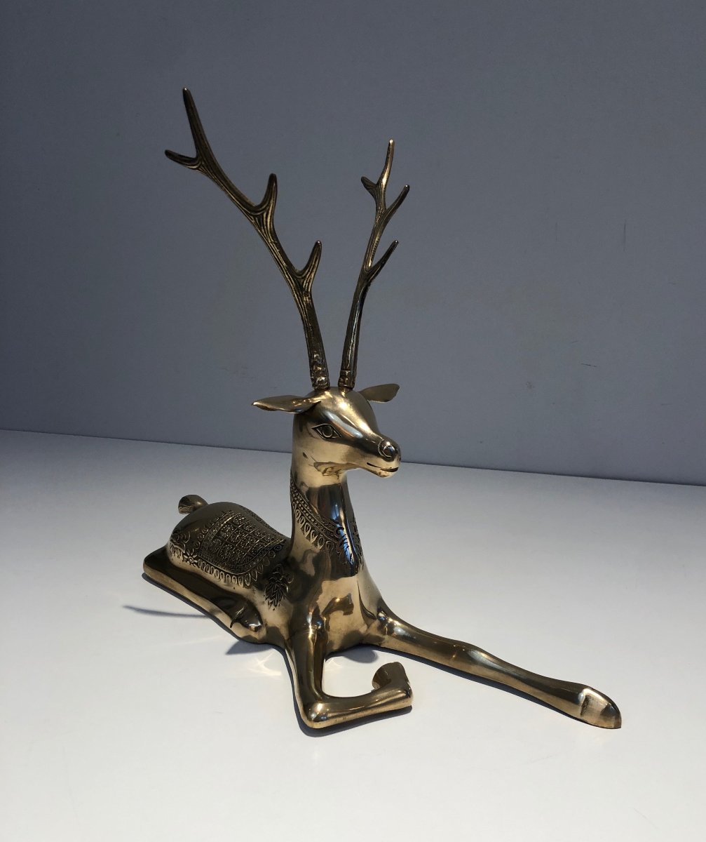Paire de cerfs couchés en bronze gravés de motifs chamaniques. Travail Français. Vers 1970-photo-2