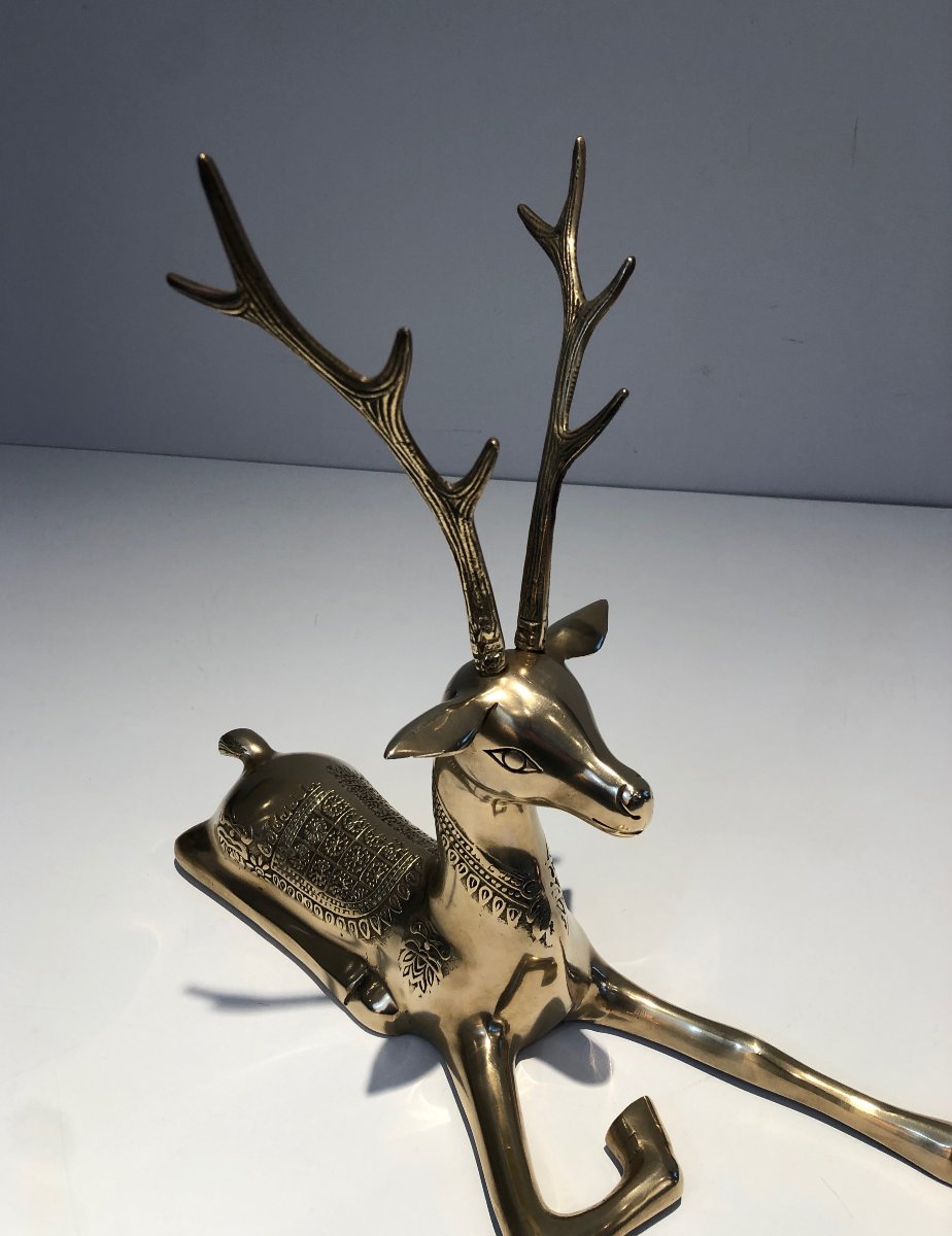 Paire de cerfs couchés en bronze gravés de motifs chamaniques. Travail Français. Vers 1970-photo-3