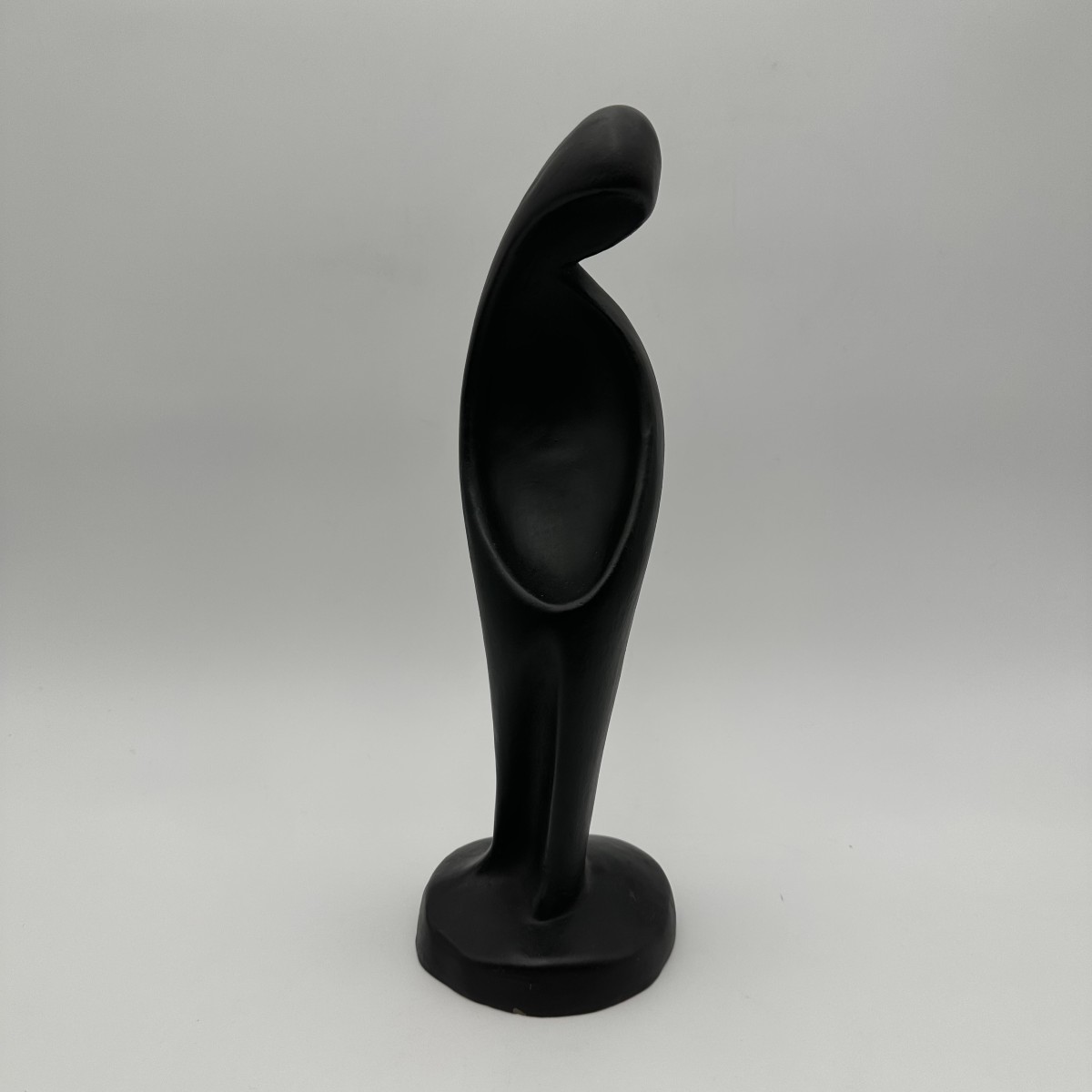 Sculpture "Vierge" Moderniste en Céramique Noire dans le Goût de Georges Jouve, Années 1960.