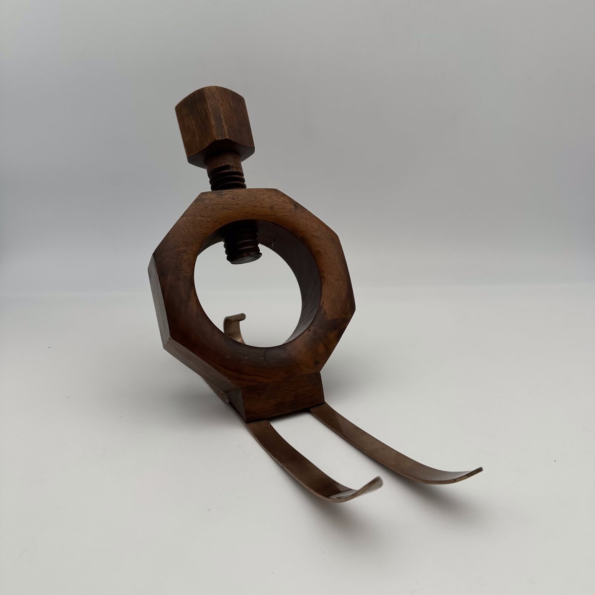 Sculptural Trompe-l'œil Solid Wood "nut On Skis" Bottle Holder, 1970s.-photo-4