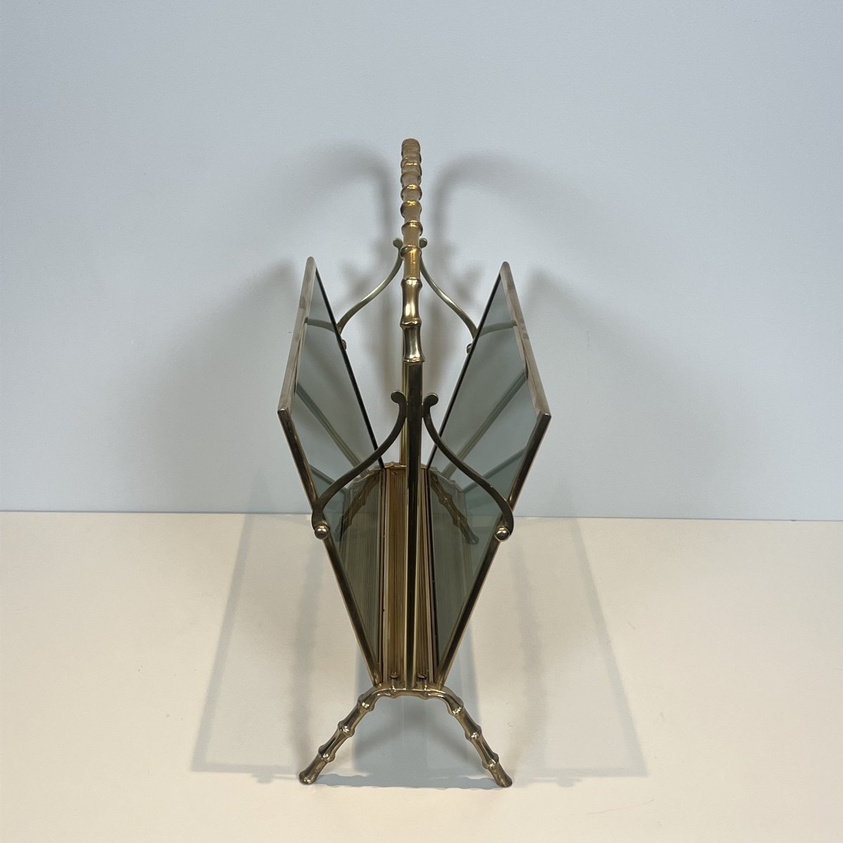 Porte-Revues en Laiton Faux-Bambou et Verre Fumé, Attribué à la Maison Baguès, Années 1970.-photo-1