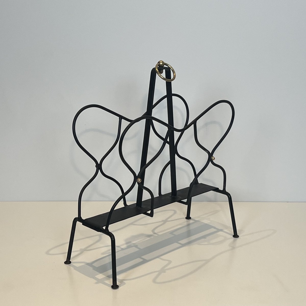 Porte-Revues en Métal Laqué Noir et Laiton, Attribué à Jacques Adnet, Années 1950.-photo-2