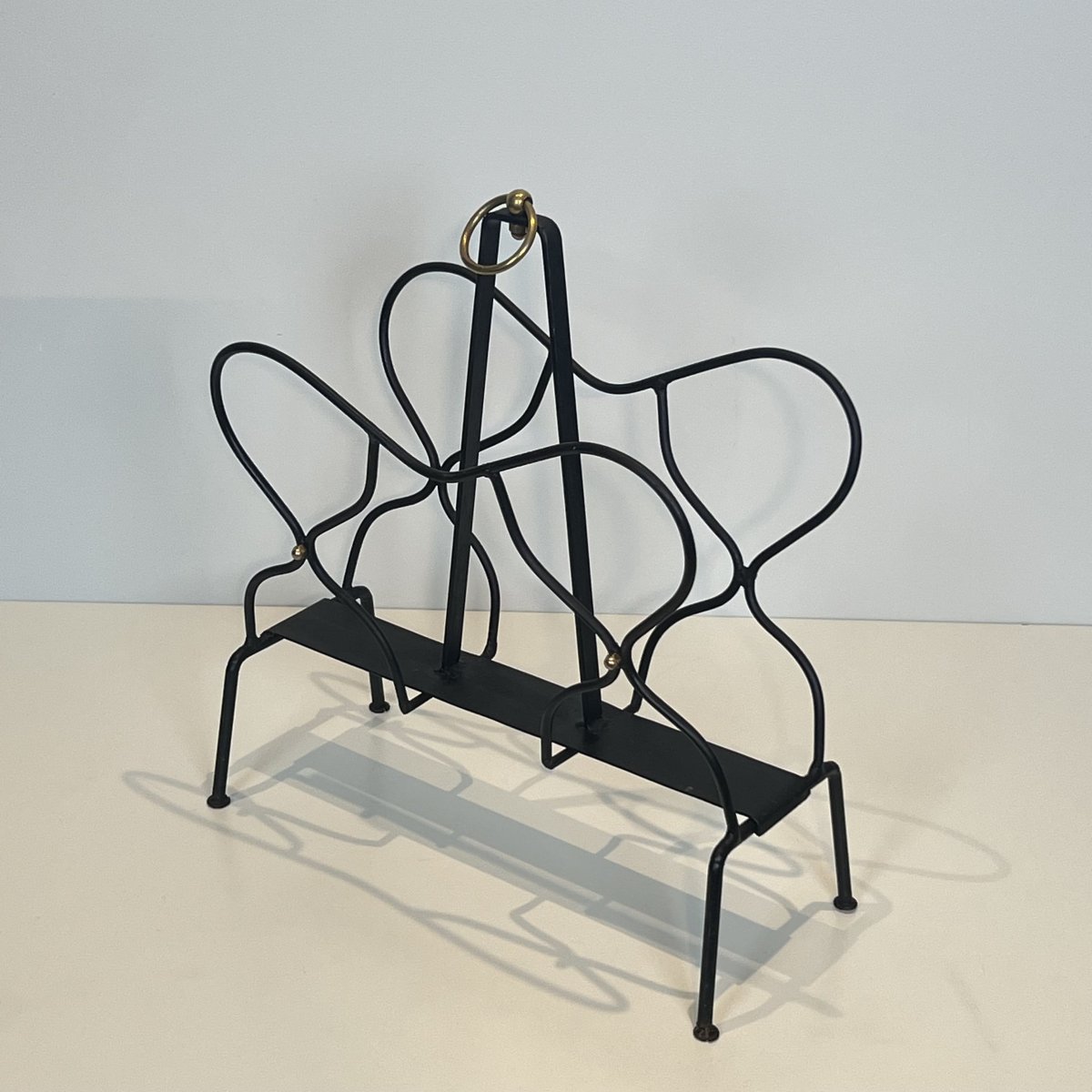 Porte-Revues en Métal Laqué Noir et Laiton, Attribué à Jacques Adnet, Années 1950.-photo-3