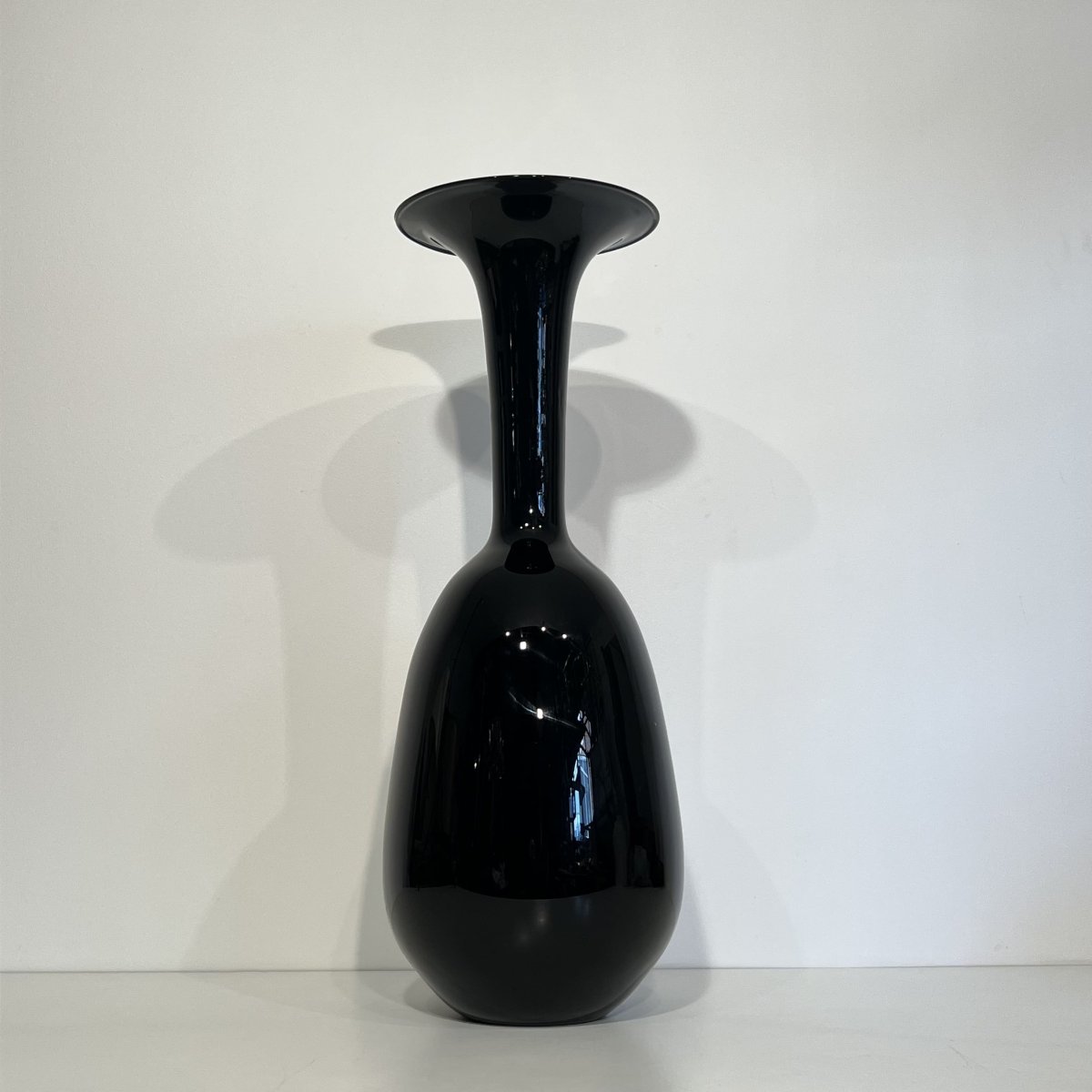 Grand Vase de Sol Architecturé en Porcelaine Noire Brillante, Années 1970-photo-2