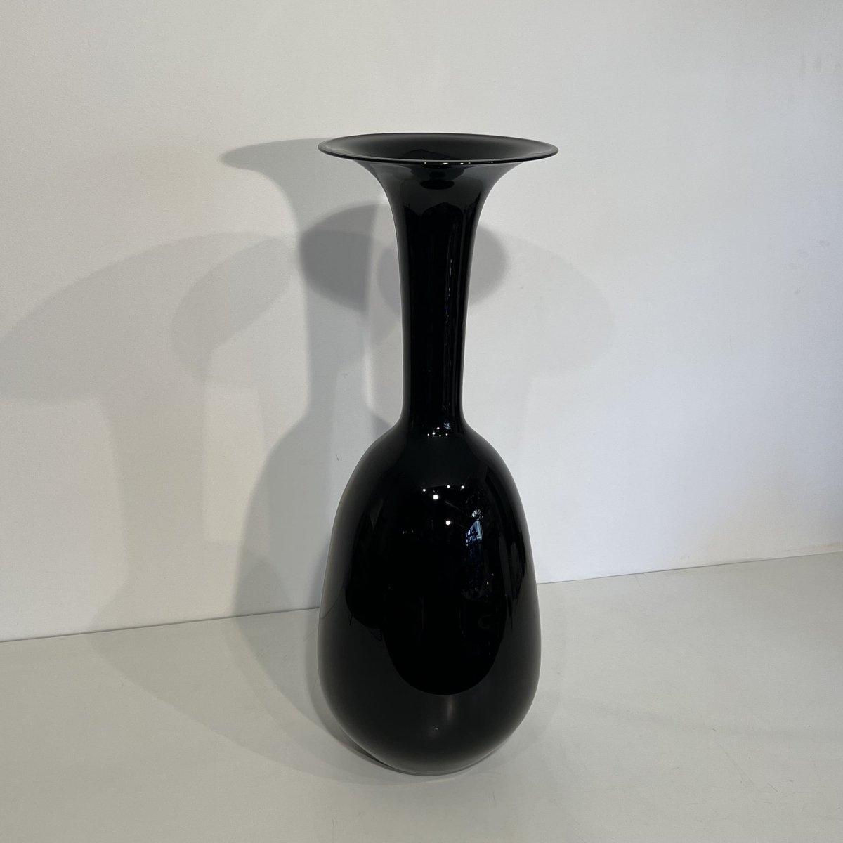 Grand Vase de Sol Architecturé en Porcelaine Noire Brillante, Années 1970-photo-4