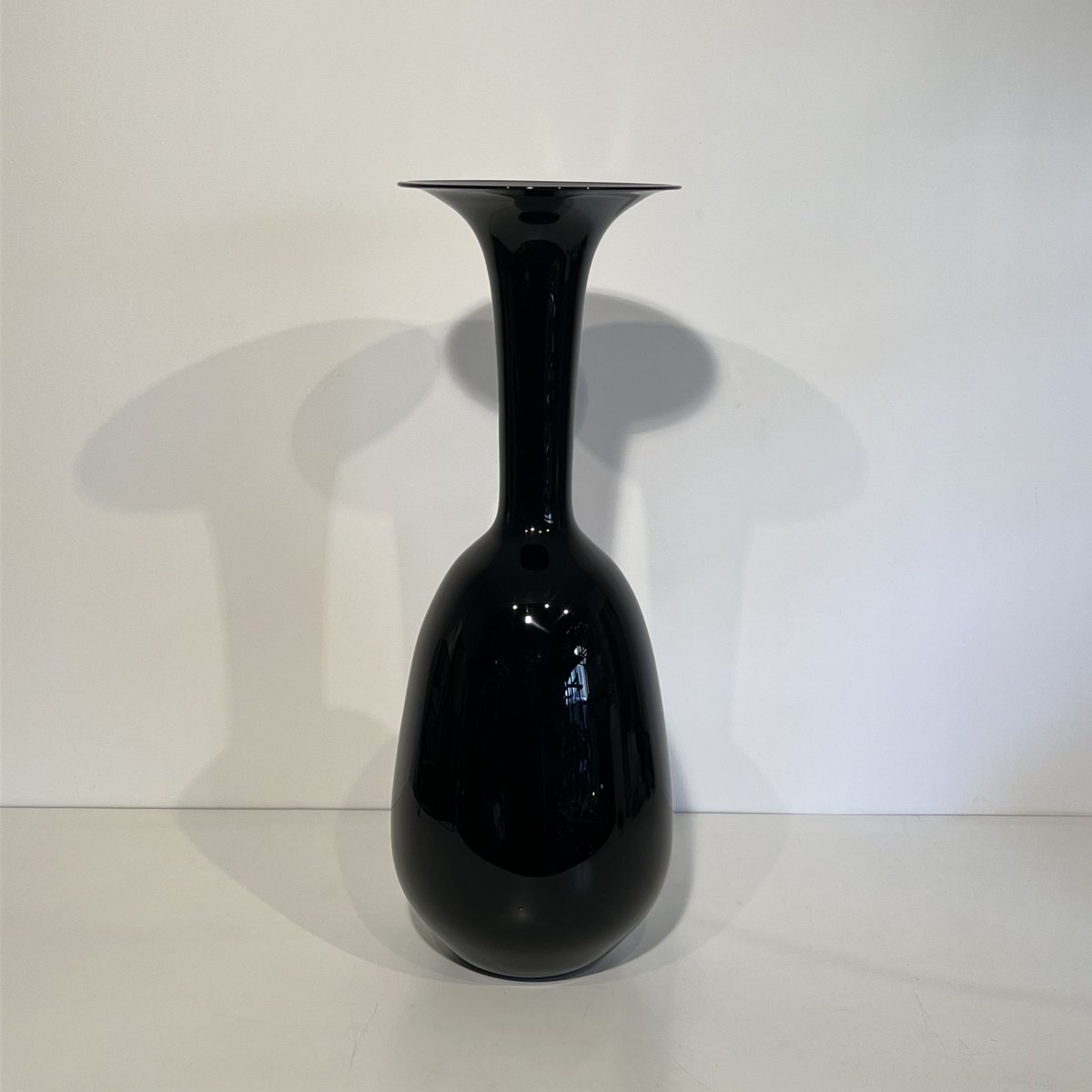 Grand Vase de Sol Architecturé en Porcelaine Noire Brillante, Années 1970-photo-2