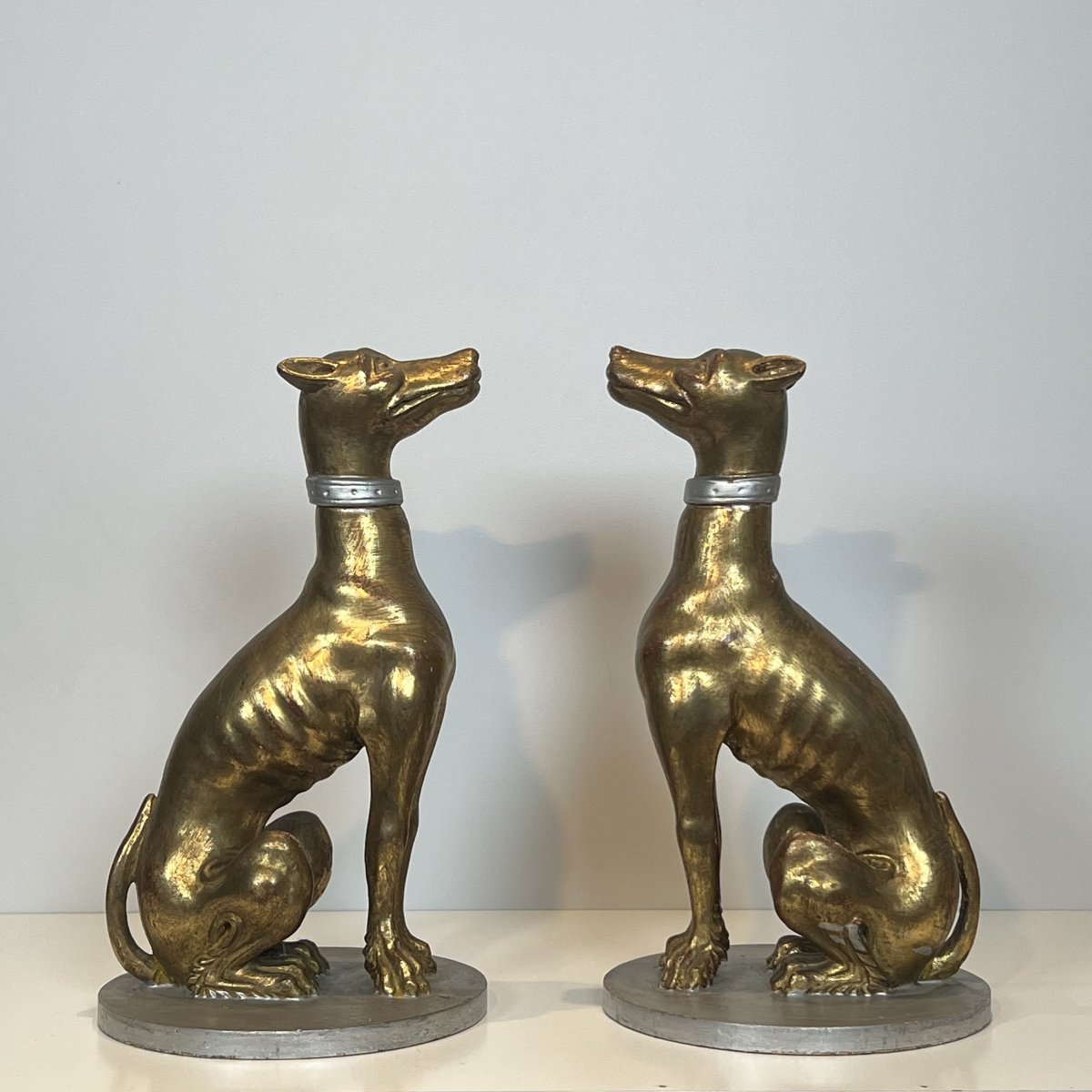 Paire de Sculptures "Lévriers" en Bois Sculpté et Doré, Travail Italien, Milieu du XXe Siècle.-photo-8