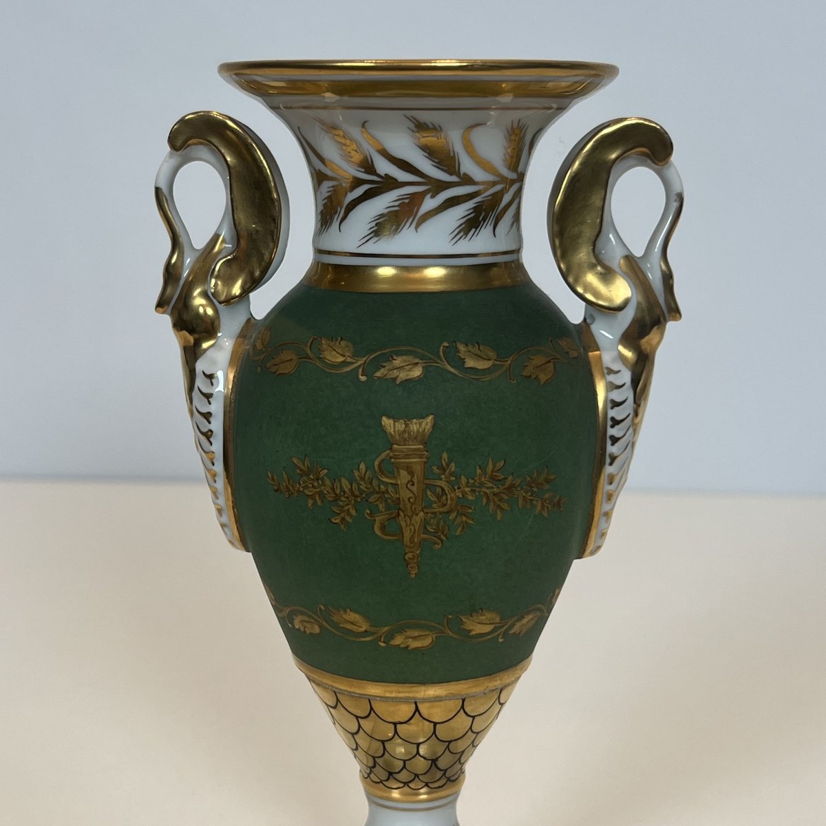 Paire de Vases en Porcelaine de Style Empire, Décor aux Cygnes et Faisceaux de Licteurs.-photo-8