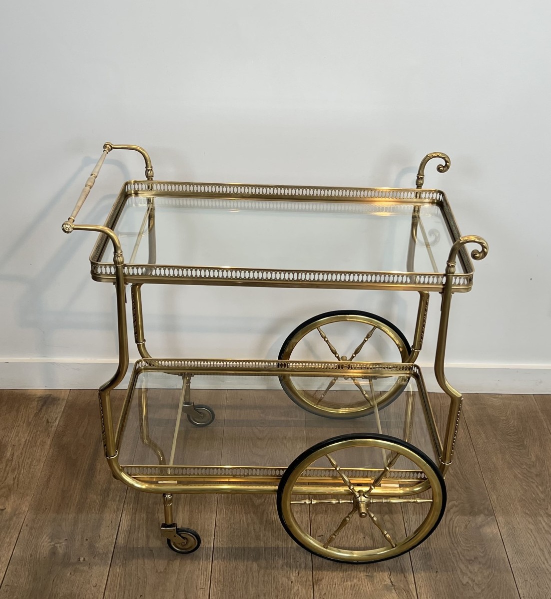 Table Roulante à Grandes Roues en Laiton et Verre, Maison Jansen, Vers 1940.