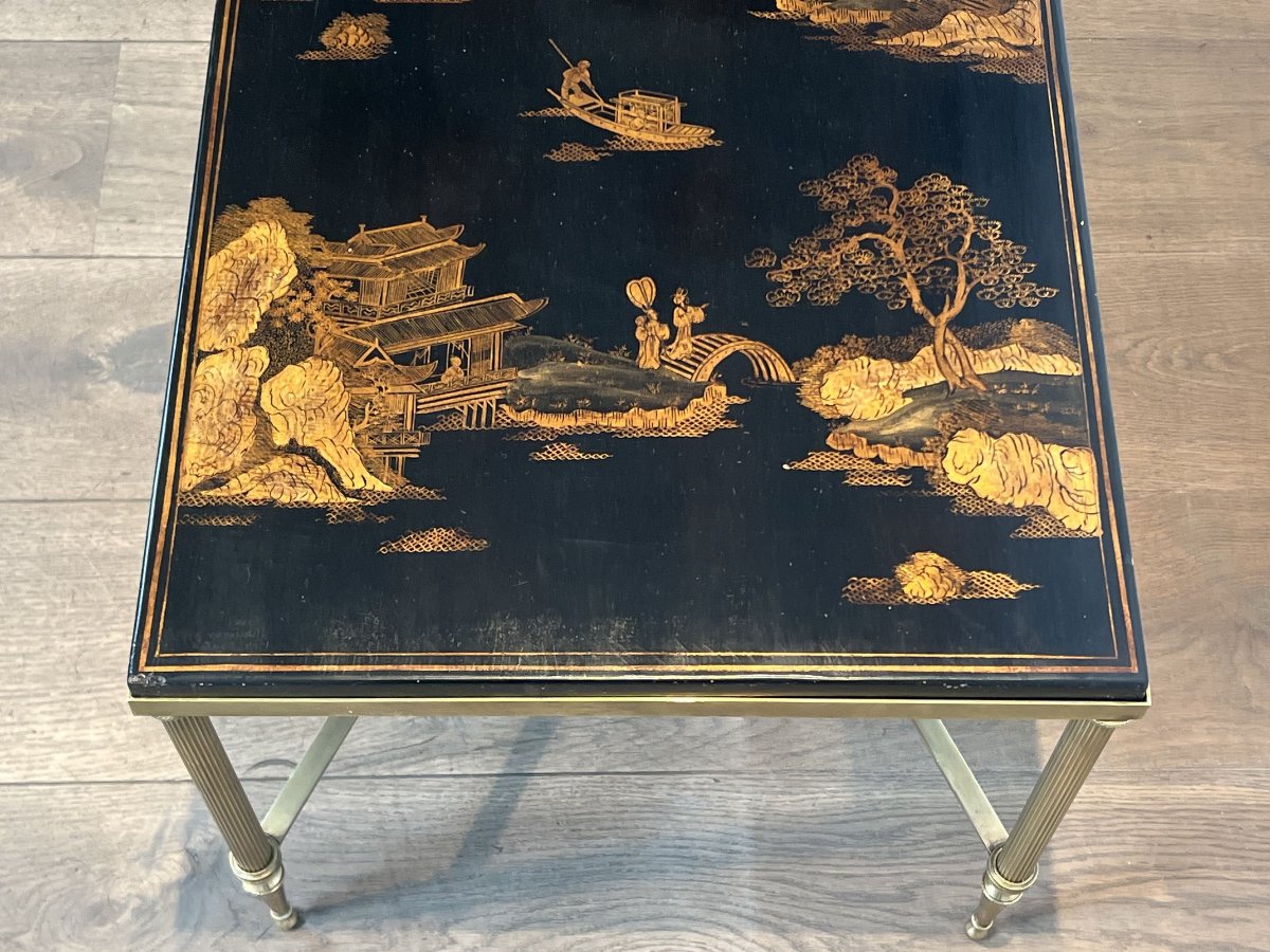Table Basse de Style Néoclassique en Laiton à Plateau Laqué Représentant des Scènes Chinoisante-photo-5