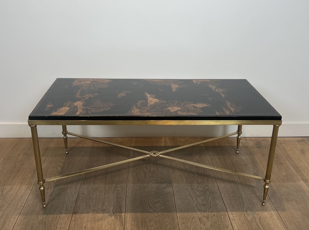 Table Basse de Style Néoclassique en Laiton à Plateau Laqué Représentant des Scènes Chinoisante