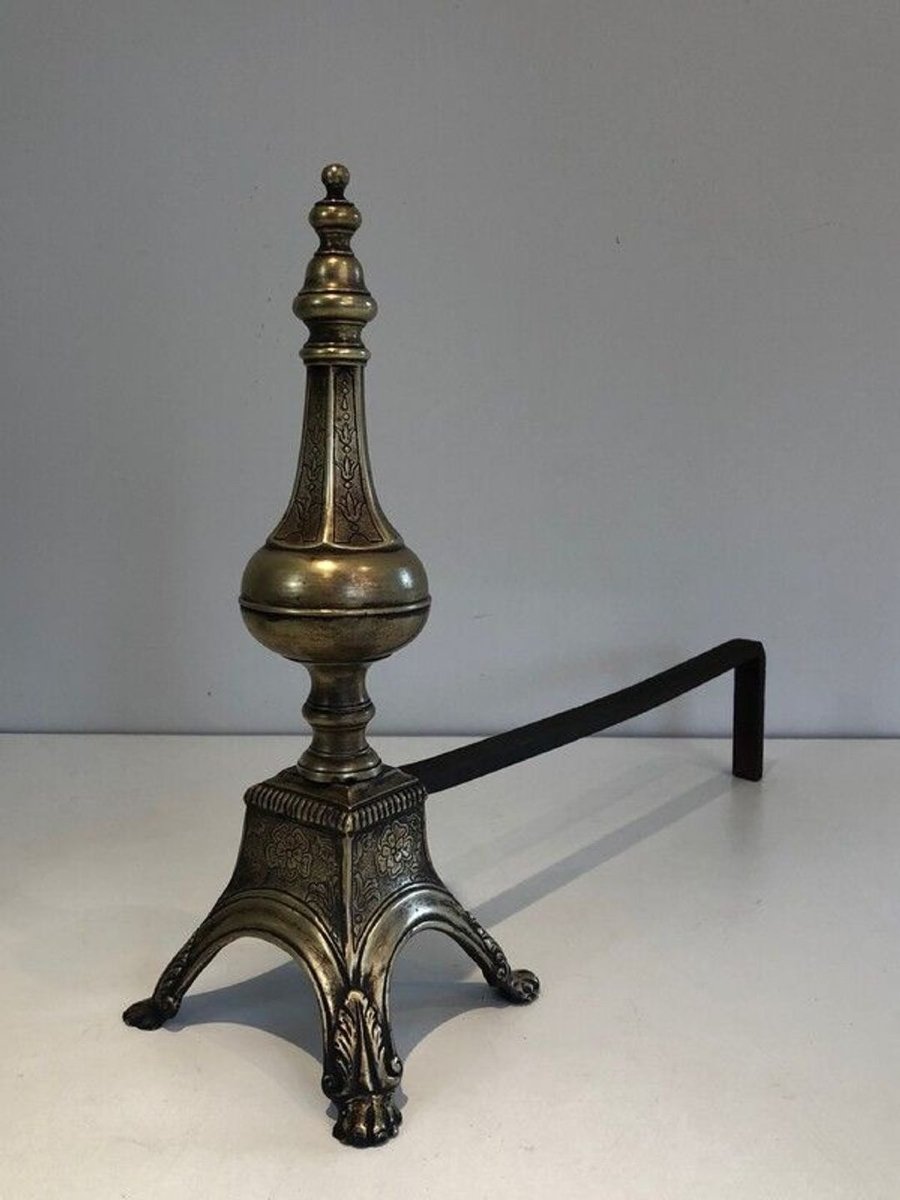 Paire de Chenets en Bronze Cisélé et Fer Forgé de Style Louis XVI à Finials en Urne. France.-photo-2