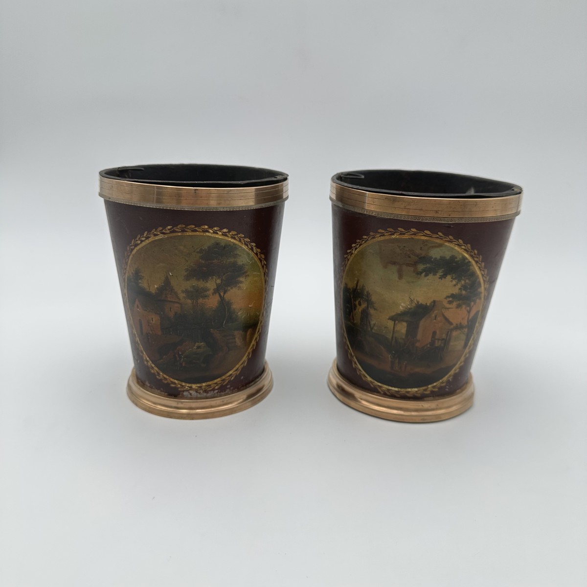 Paire de Cache-Pots en Tôle Peinte et Laiton, Décor de Paysages Bucoliques, XIXe Siècle.-photo-2