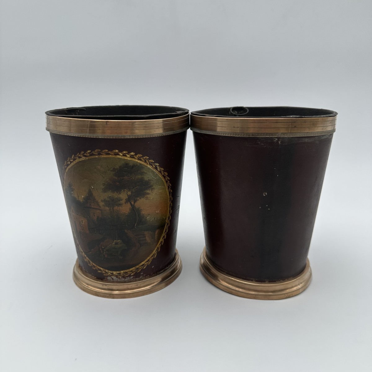 Paire de Cache-Pots en Tôle Peinte et Laiton, Décor de Paysages Bucoliques, XIXe Siècle.-photo-1