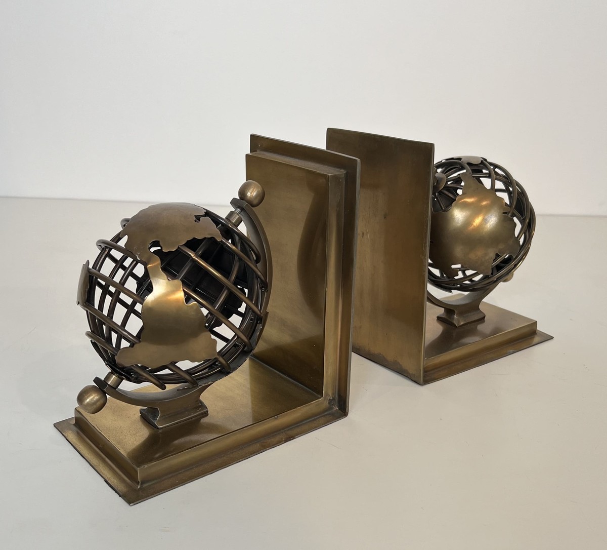 Pair Of Brass Bookends Featuring Openwork Terrestrial Globes. French Work. Circa 1970-photo-2