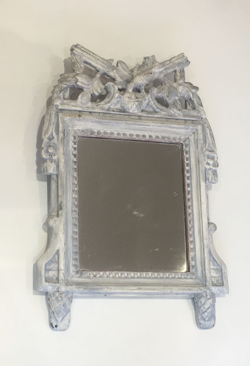 Miroir de Style Louis XVI en Bois Sculpté Patiné Gris à Fronton aux Colombes. Travail Français.-photo-3