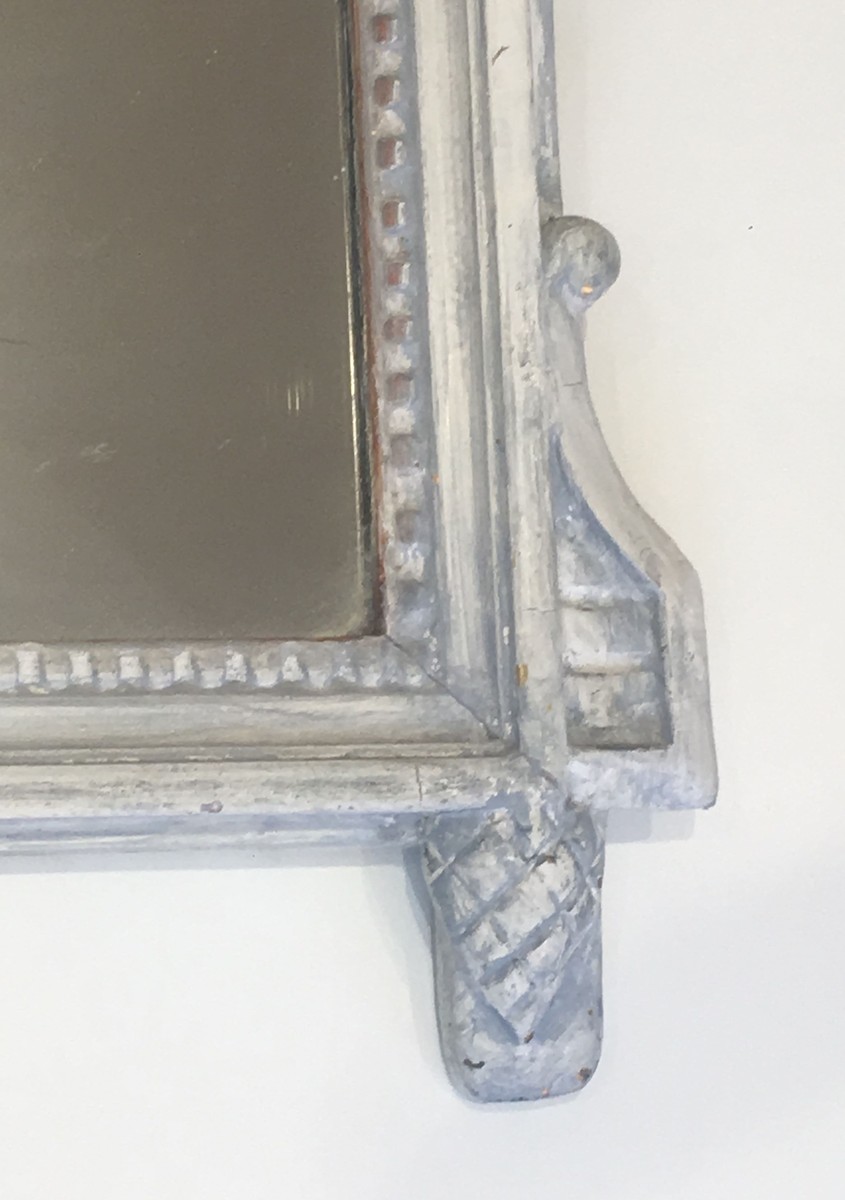 Miroir de Style Louis XVI en Bois Sculpté Patiné Gris à Fronton aux Colombes. Travail Français.-photo-8